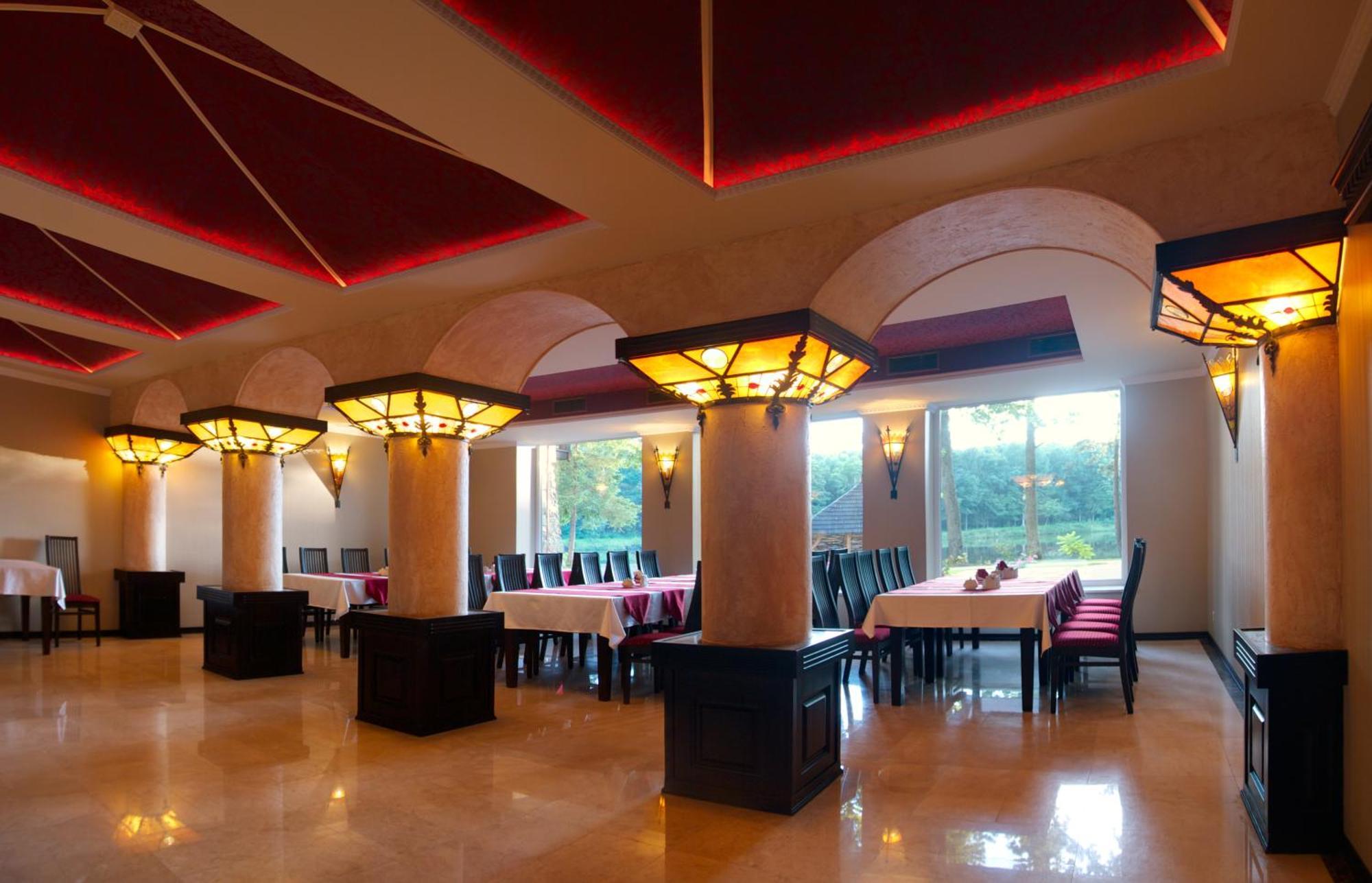 Sherwood Hotel Dolgomostiska 외부 사진