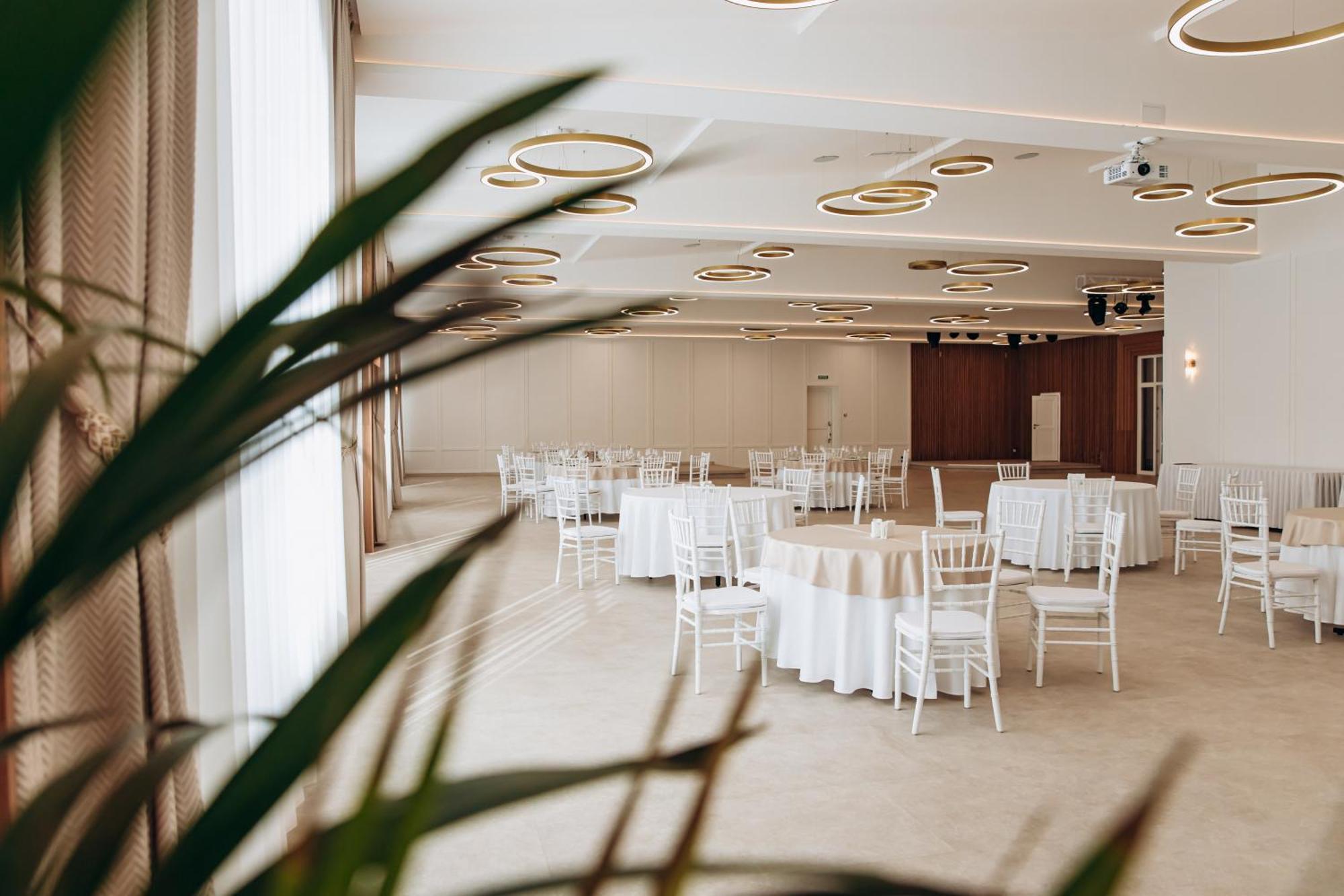Sherwood Hotel Dolgomostiska 외부 사진